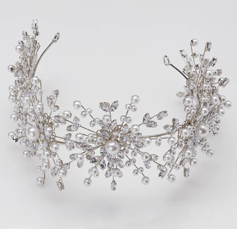 Τιάρα επάργυρη με κρύσταλλα και πέρλες ΚΤ-0030